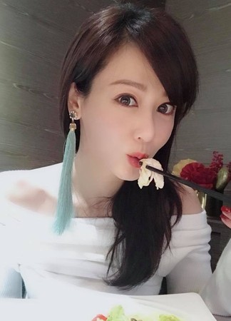 ▲邱琦雯愛吃美食。（圖／翻攝自邱琦雯臉書）