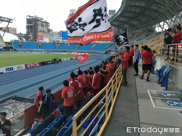 ▲▼ 有不少香港球迷來台觀戰東亞盃 。（圖／記者林育正攝）