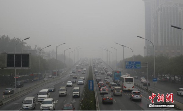 ▲▼北京14日空污嚴重影響交通。（圖／翻攝自大陸網站）