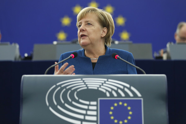 ▲德國總理梅克爾在歐洲議會上表態，支持建立「歐洲軍」。(圖／達志影像／美聯社）