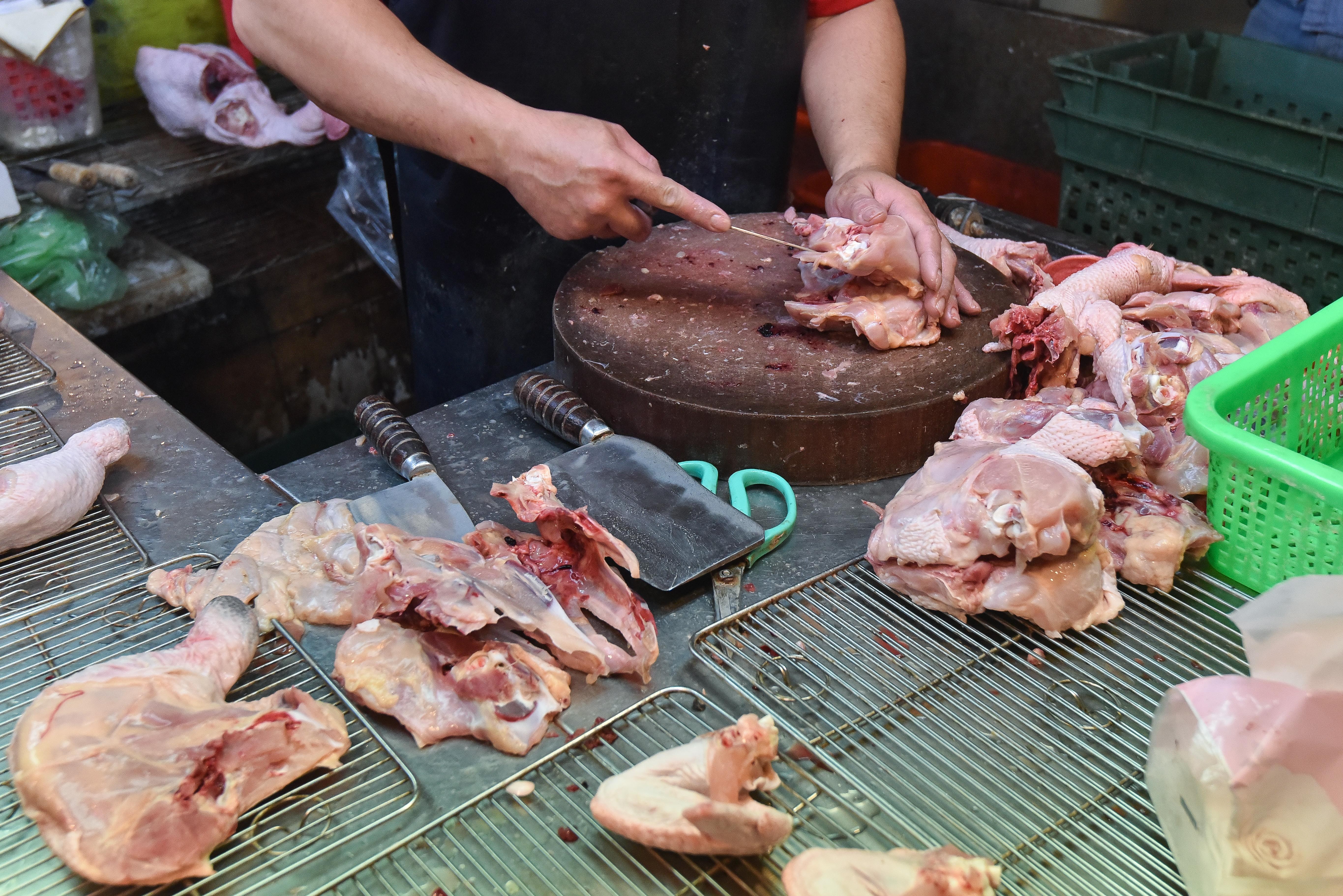 ▲▼家禽屠宰,傳通市場,肉販,雞肉,溫體肉,白肉雞。（圖／記者李毓康攝）