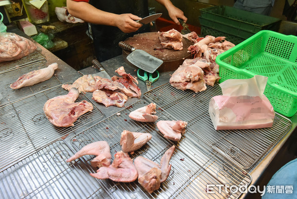 ▲▼家禽屠宰,傳通市場,肉販,雞肉,溫體肉。（圖／記者李毓康攝）