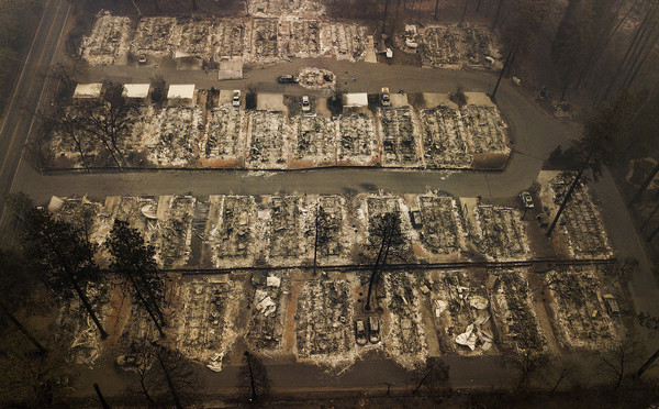 ▲ 加州野火重創天堂鎮，從空拍照看起來，當地幾乎被夷為平地 。（圖／達志影像／美聯社）