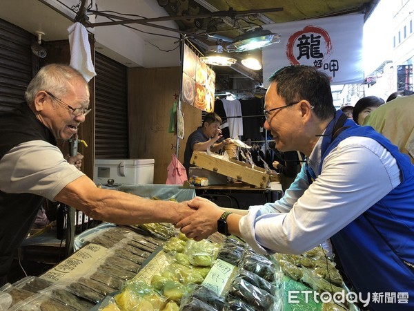 ▲▼丁守中臨江街市場掃街。（圖／記者羅婉庭攝）