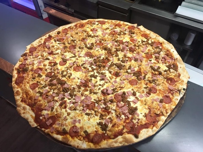 ▲▼ 愛爾蘭最大披薩，大胃挑戰沒人吃得完。（圖／翻攝自FB，Pinheads Pizza）