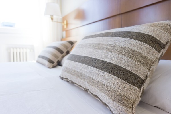 ▲枕頭,棉被,房間,床單,飯店,床。（圖／取自免費圖庫Pixabay）