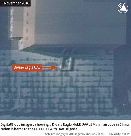 美國數位全球公司（DigitalGlobe）商業衛星拍攝到，「神雕」無人機已進駐新疆馬蘭基地，表明可能已服役中國空軍。（圖／翻攝自Modern Chinese Warplanes粉專）