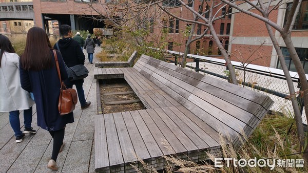 ▲紐約值得造訪景點　廢棄鐵道被改造成美麗的空中花園High Line。（圖／記者黃士原攝）