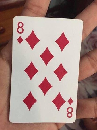 ▲撲克牌的方塊8藏著一個數字8。（圖／翻攝自Pixabay、推特）
