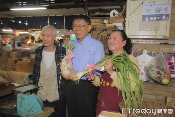 ▲▼柯文哲永樂市場掃街。（圖／記者黃克翔攝）
