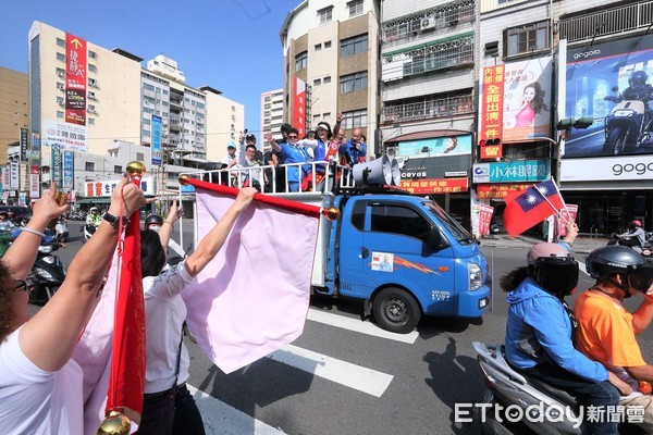 ▲▼韓國瑜21日上午在高雄小港地區掃街。（圖／記者宋德威攝，下同）