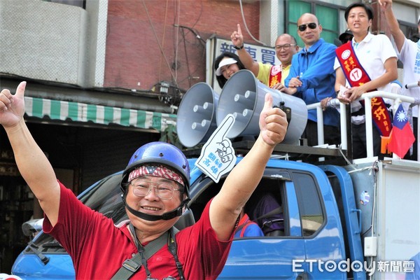 ▲▼韓國瑜21日上午在高雄小港地區掃街。（圖／記者宋德威攝，下同）