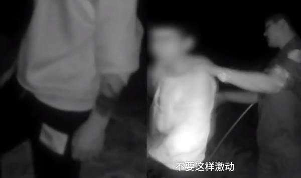 ▲▼苦情男不滿女友要求分手欲割腕還咬警察。（圖／翻攝自梨視頻）