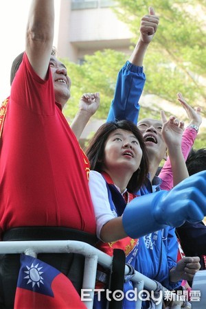 ▲▼韓國瑜競選團隊21日下午到鳳山地區掃街拜票。（圖／記者宋德威攝，下同）