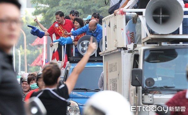 ▲▼韓國瑜競選團隊21日下午到鳳山地區掃街拜票。（圖／記者宋德威攝，下同）