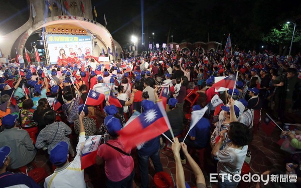 ▲▼侯友宜永和造勢晚會，前行政院長張善政上台助講             。（圖／記者屠惠剛攝）