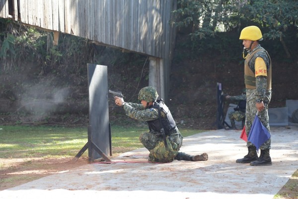 憲兵限制空間戰鬥競賽　精英隊伍相互較勁