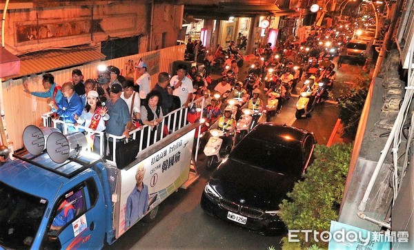 ▲▼韓國瑜競選車隊夜間掃街。（圖／記者宋德威攝，下同）