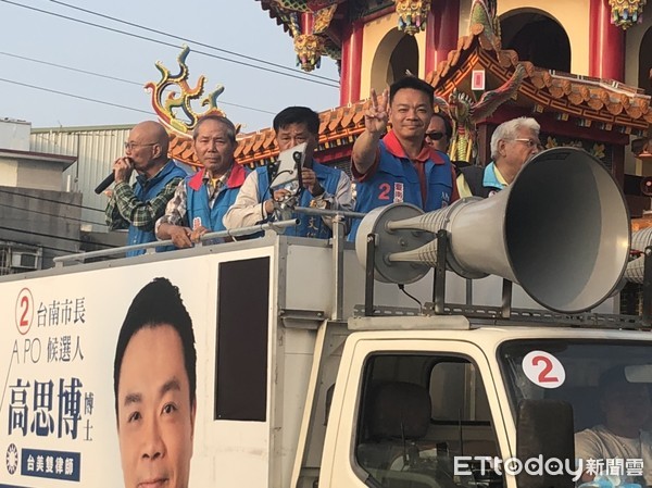 ▲國民黨台南巿長候選人高思博選舉最後3天，全力掃街衝刺。（圖／高思博提供）