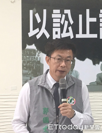 ▲無黨籍台南市長候選人林義豐，發出「擊倒民進黨，經濟才會好」的拳擊文宣。（圖／記者林悅翻攝，下同）