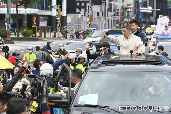 ▲▼台北市長柯文哲車隊掃街。（圖／記者湯興漢攝）