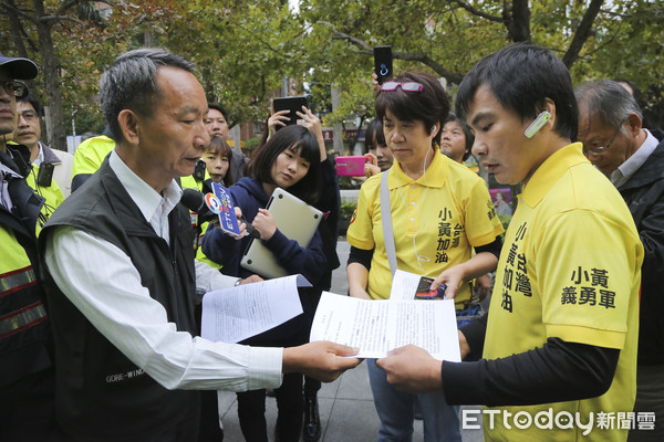 ▲▼小黃司機自救會到交通部抗議Uber。（圖／記者黃克翔攝）