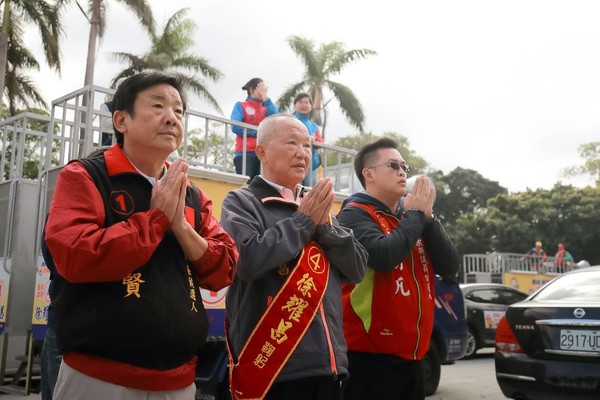 ▲苗栗縣長候選人徐耀昌22日回家鄉頭份掃街。（圖／徐耀昌競選總部提供）