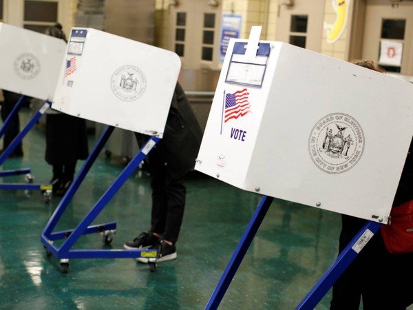 ▲▼美國期中選舉,紐約曼哈頓一處投票站。（圖／路透）