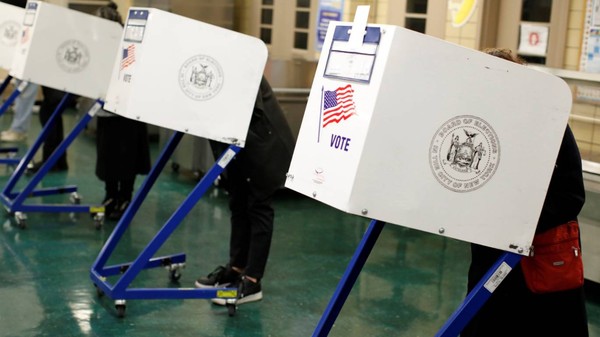 ▲▼美國期中選舉,紐約曼哈頓一處投票站。（圖／路透）