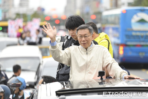 ▲柯文哲車隊掃街拜票,柯文哲▼             。（圖／記者湯興漢攝）