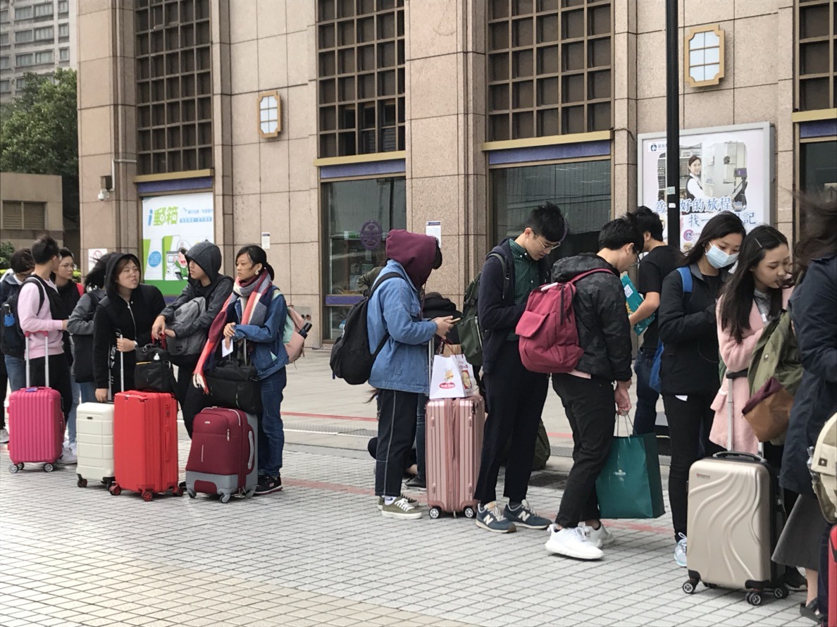 ▲▼學生返鄉專車。（圖／記者崔至雲攝）