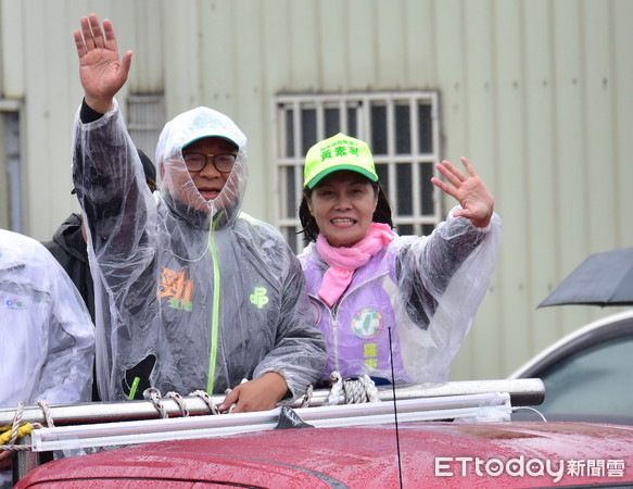 ▲▼選前日不畏風雨，民進黨宜蘭縣長候選人陳歐珀（上圖）與國民黨宜蘭縣長候選人林姿妙步，分別在選票重鎮的宜蘭市、羅東鎮大掃街全力衝票。（圖／記者游芳男攝）