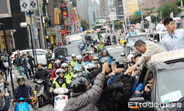 ▲▼柯文哲車隊掃街第二天。（圖／記者陳家祥攝）