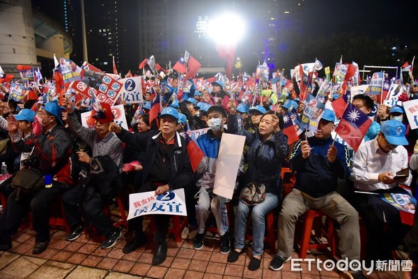 ▲▼2018縣市長選舉,侯友宜,選前之夜,侯友宜支持者,新北市長。（圖／記者李毓康攝）