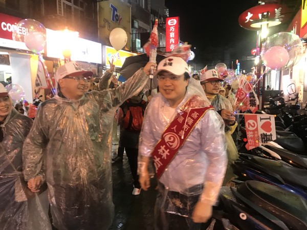 ▲ 基隆選前之夜／林右昌：每個市民都是最大咖　讓我們挺基隆。（圖／林右昌競選總部提供）