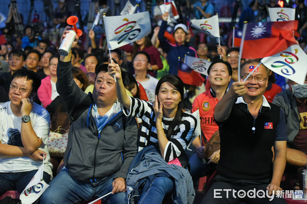 快讯\/韩国瑜票数破25万! 韩粉亢奋摇旗狂喊