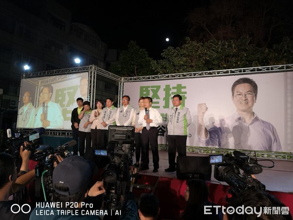 ▲▼彰化縣長魏明谷連任失利，晚間8時許自行宣布敗選。（圖／記者唐詠絮攝，以下同）