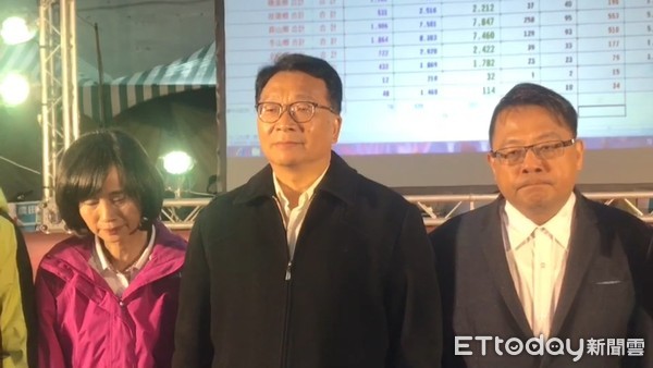 ▲▼民進黨宜蘭縣長候人陳歐珀率競選幹部，一同在溪北競選總部對外坦承敗選。（圖／記者游芳男翻攝，下同）