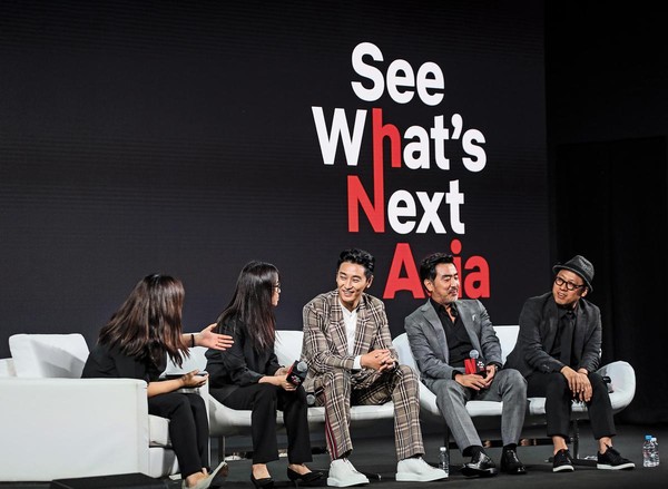 導演金承勳（右起）、演員柳承龍、朱智勳及編劇金銀姬在Netflix舉辦的新作發表會上暢談拍攝《李屍朝鮮》點滴。（Netflix提供）