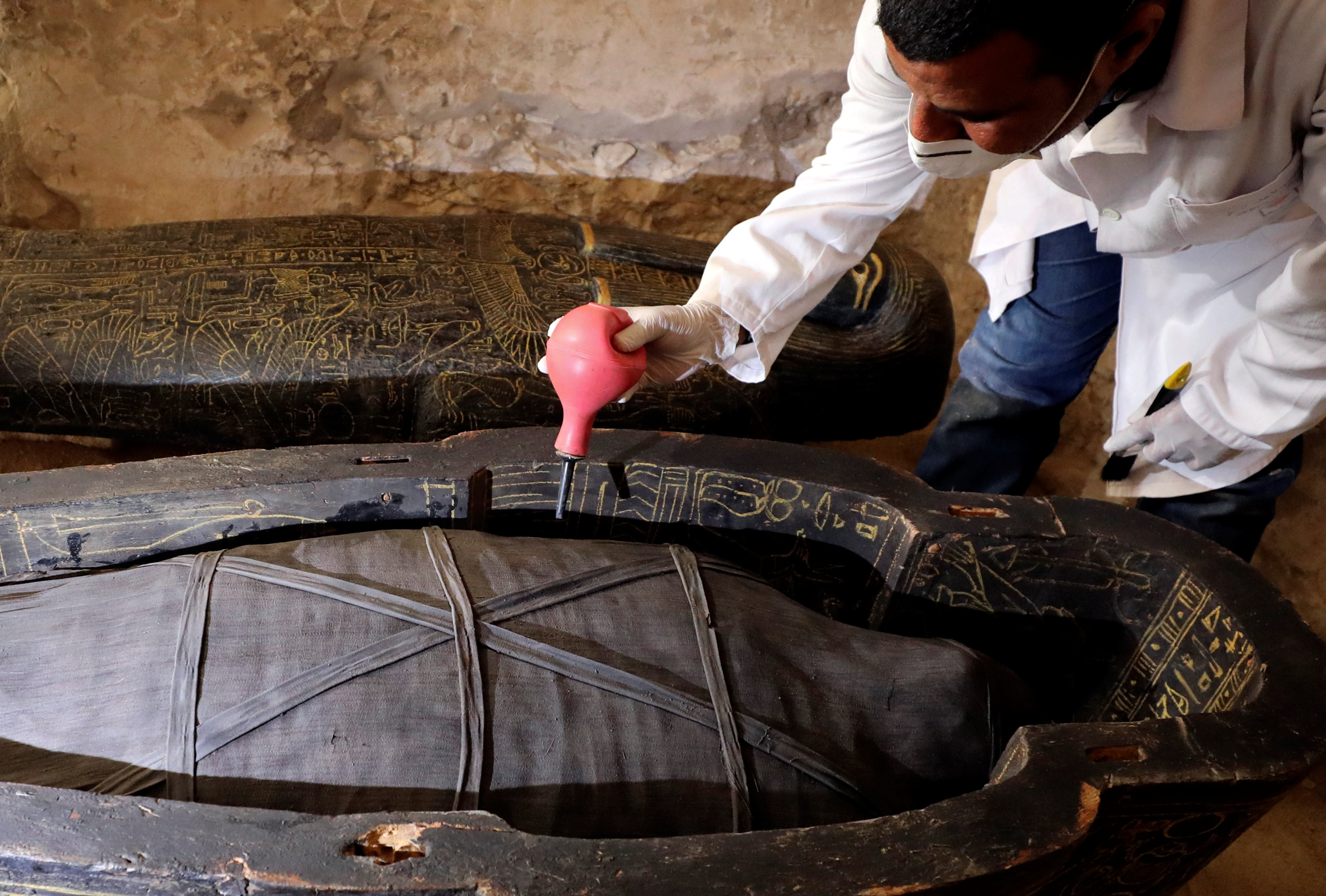▲▼埃及發現超過3000歲、保存完整的女木乃伊。（圖／路透社）