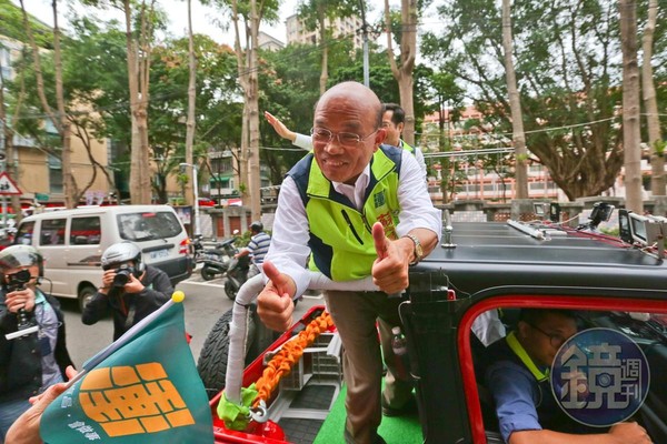 即便年過七十，蘇貞昌掃街拜票仍精神奕奕，以行動證明了寶刀未老。