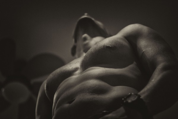▲▼ 裸男,肌肉男,肌肉,男,裸上身。（圖／免費圖庫pixabay）