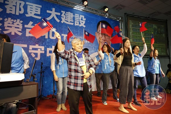 丁守中此次打著中華民國旗幟，成功號召藍營歸隊。