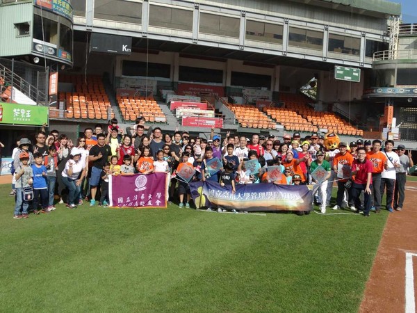 ▲統一獅隊與臺南大學管理學院EMBA合作棒球家庭日。（圖／統一球團提供）