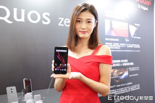 ▲全球最輕OLED手機現身，台灣夏普發表「AQUOS Zero」。（圖／記者姚惠茹攝）