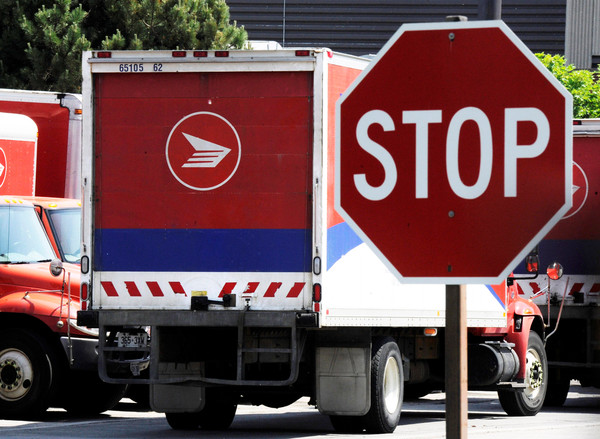▲▼加拿大郵政工會已罷工37天，郵件倉庫大量堆積。（圖／路透）