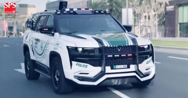 杜拜警方網羅「變形金剛」打擊犯罪？　全車標配人臉辨識、360度環景監視系統（圖／翻攝自Dubai Police Youtube）