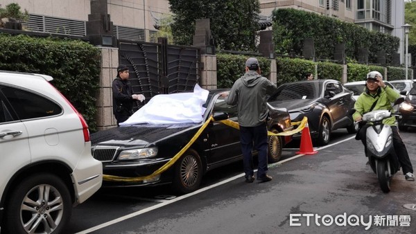 ▲▼    男子車內燒炭         。（圖／記者黃彥傑攝）