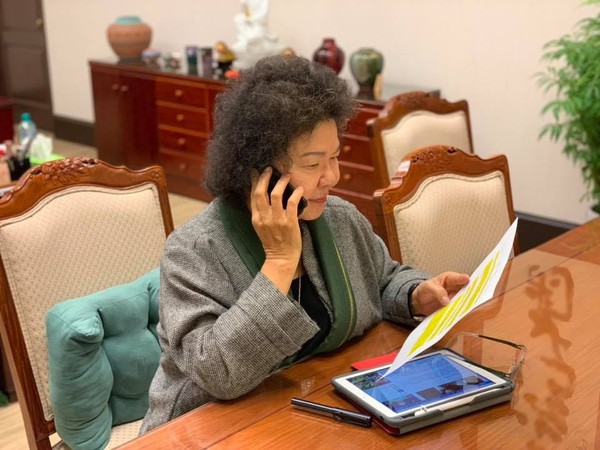 ▲▼陳菊致電新當選的縣市長。（圖／翻攝陳菊臉書）