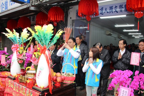 ▲▼檢調接獲舉報，北市中正區里長敗選人顏文賢，涉嫌於選前以招待旅遊方式賄選。（圖／翻攝自言文賢板溪里里長參選人紛絲頁）